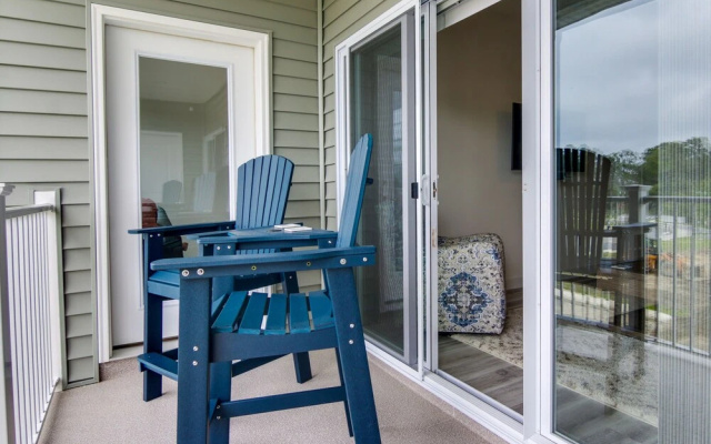 Creek Access & Balcony: Lewes Home Near Beaches
