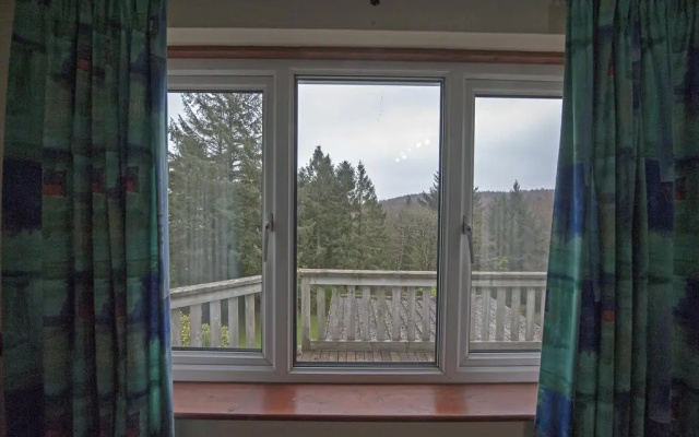 Cwmwennol Country House