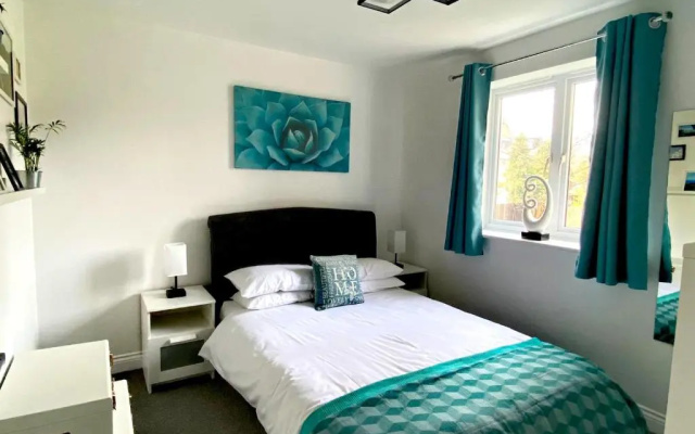 2-bedroom apartment *NR CITY CENTRE WITH PARKING*