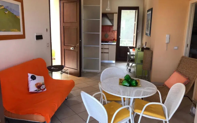 Orange Apartment 100 Meters From The Sea