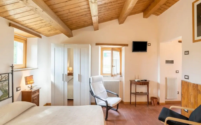 Dwelling in Renovated Barn near Birthplace of Michelangelo