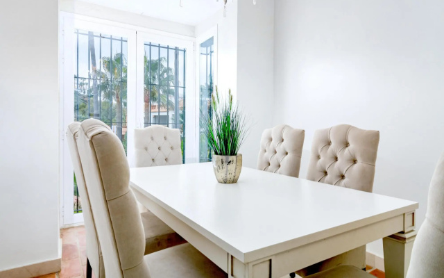 LAP- 3 bed apartment on the beach. Families only
