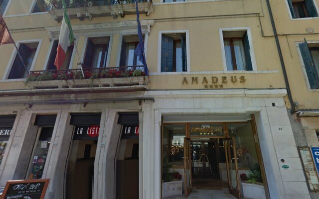 Отель Amadeus Hotel Италия, Венеция - 7 отзывов об отеле, цены и фото номеров - забронировать отель Amadeus Hotel онлайн вид на фасад