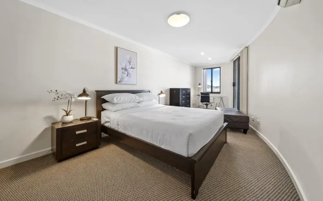 Inner-city 2-bed With Parking, Pool, Gym & BBQ