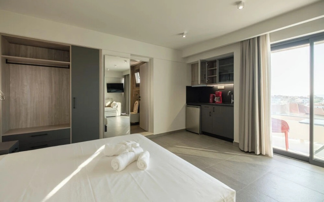 Sky-High Central Penthouse - 03