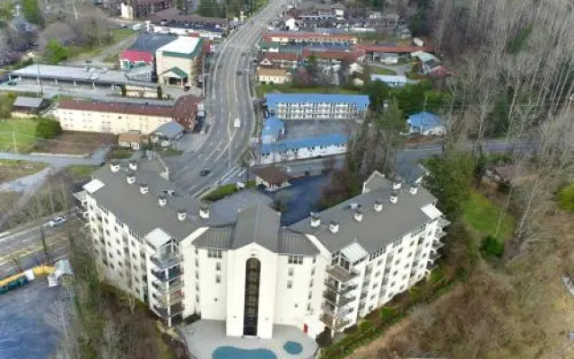 Gatlinburg Chateau Condo #401 by RedAwning