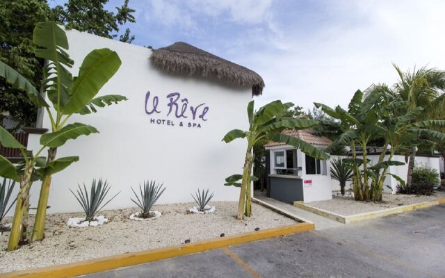 Le Reve Boutique Beachfront Hotel вид на фасад