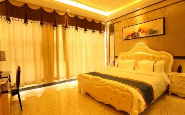 Christine Hotel (Korla Xinhuijia Branch)