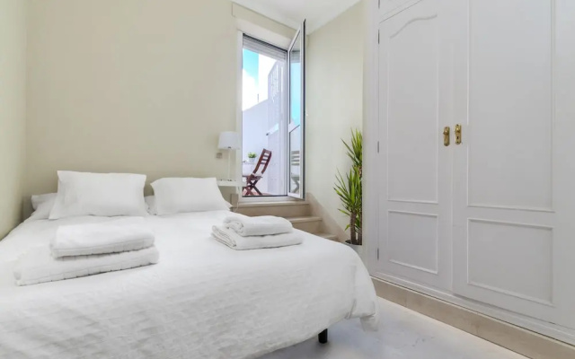 Apartment in Front of the Cathedral. 2 Bedrooms. Catedral I