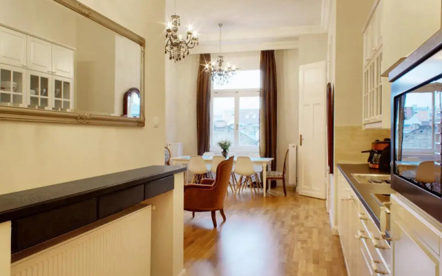 4BR , 3BHR with AC at the OPERA