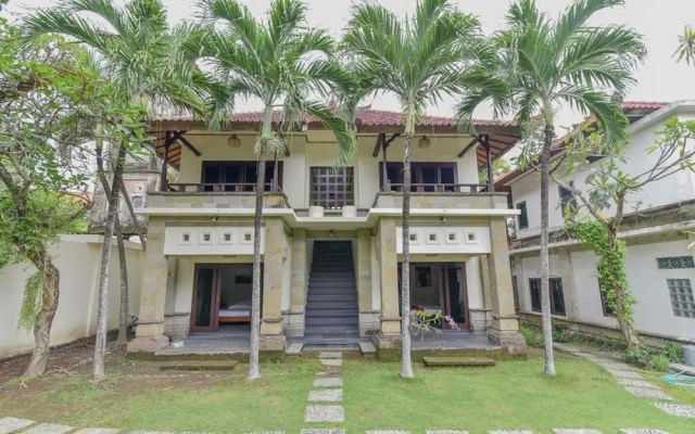 RedDoorz near Seminyak Square
