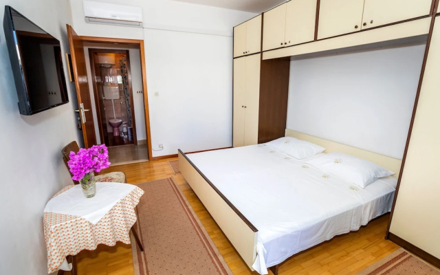 Captivating 2-bed Apartment in Podstrana