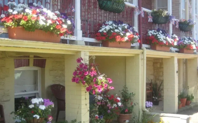 Cleve Court Hotel