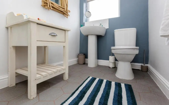 Family House, WiFi, Parking, Close to BVH - Tower View