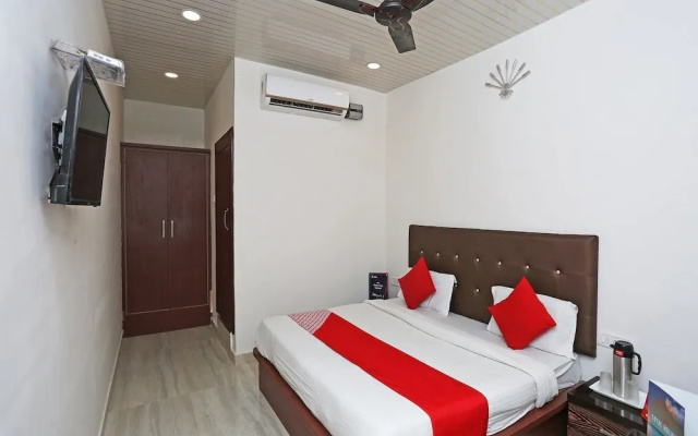 Oyo 15839 Hotel Queen Palace
