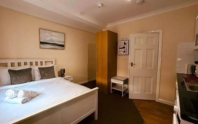 Potteries Suite by Kasar Stays