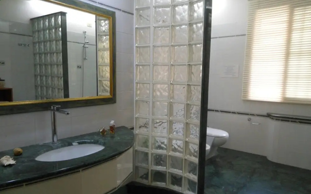 The Wisteria Apartment Near to Main Beach