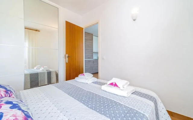 Apartment in Empuriabrava Near Sandy Beach