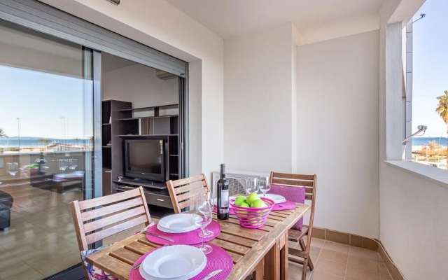Apartment With 3 Bedrooms, sea Views and Pool