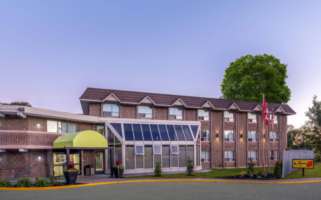 Super 8 by Wyndham Toronto East ON