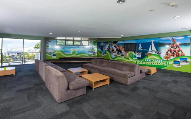 Gilligan's Backpackers Hotel & Resort