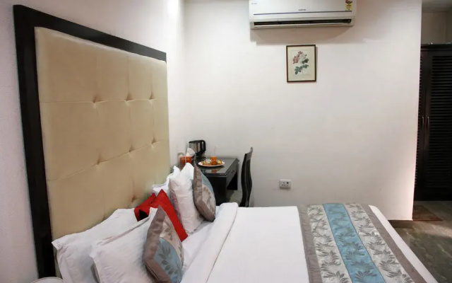 OYO Rooms Hauz Khas District Park