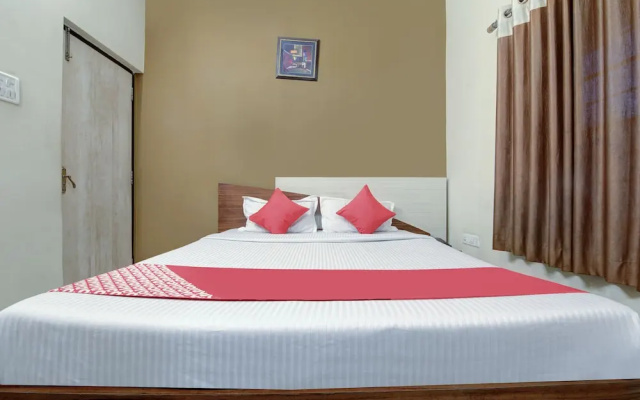 Oyo 19561 Hotel Blue Crystal