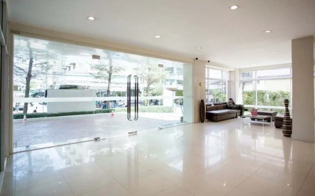ZEN Rooms Royal Bee
