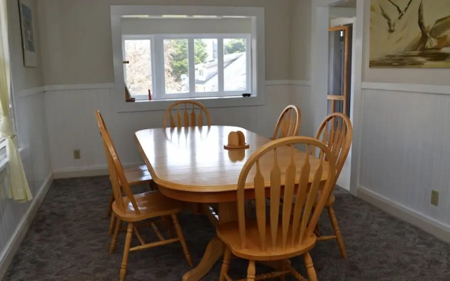 421 Beach Dr
