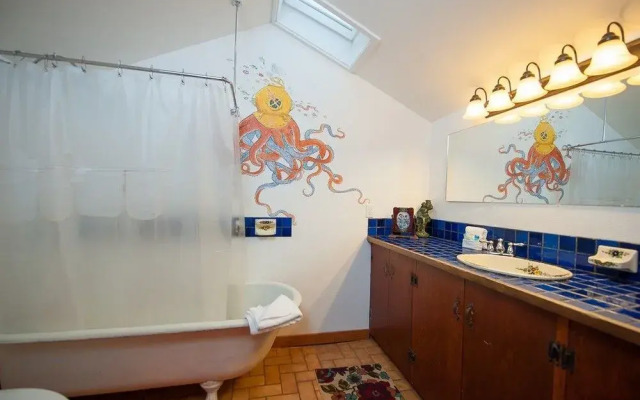 The Mermaid at Nye Beach 3 Br home by RedAwning