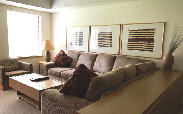 Squaw Valley Lodge