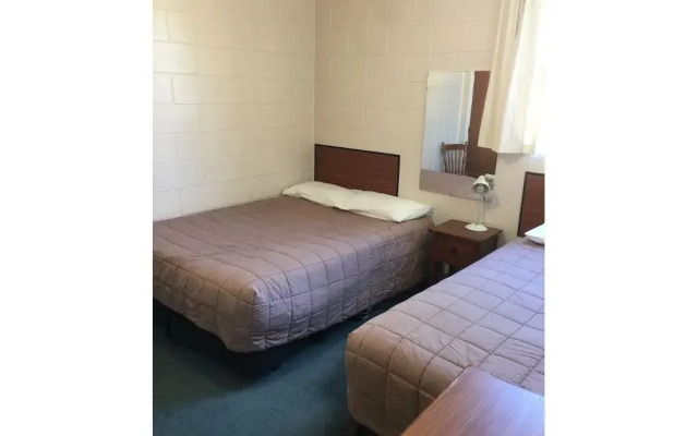 Milton Chalet Motel