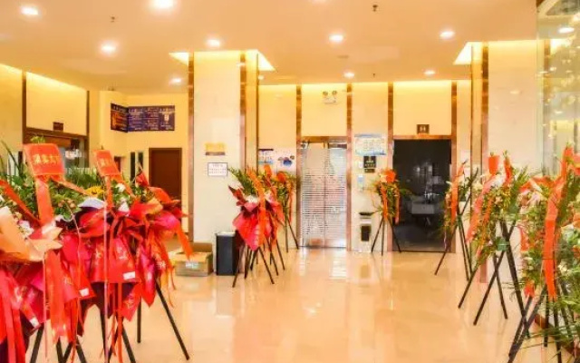 Crown Boutique Hotel
