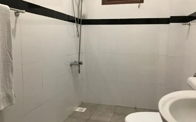 Canalside Villa & Guest House