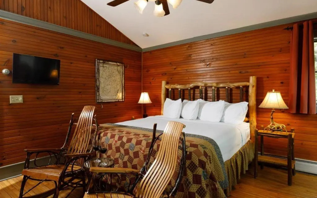 Friends Lake Inn