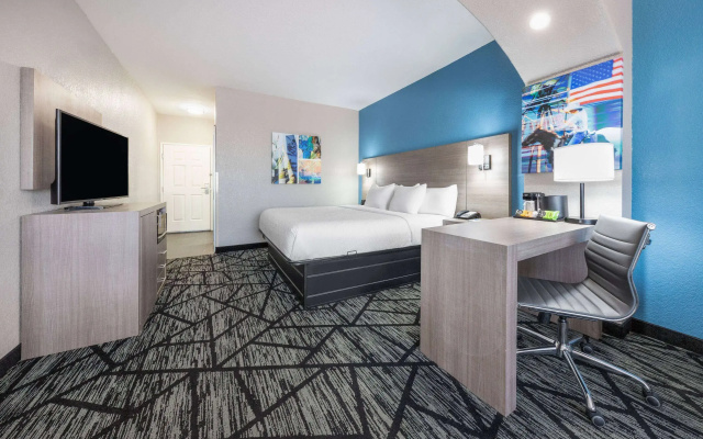 La Quinta Inn & Suites by Wyndham Alvarado