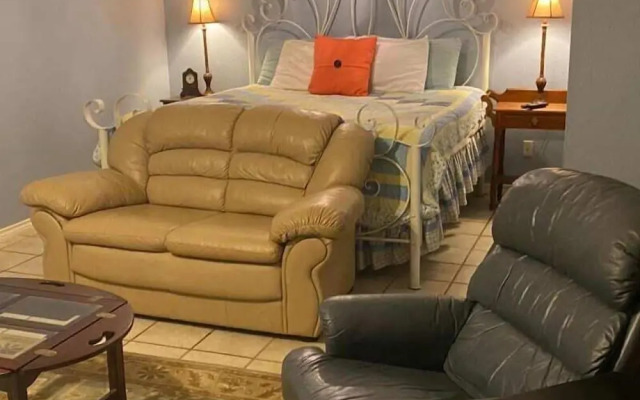 Chantilly Lace Country Inn - Bed And Breakfast - Adult Only