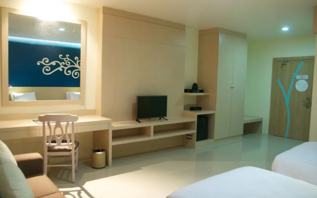 Jolly Suites and Spa Petchkasem