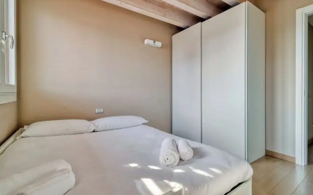Elegant apt with parking and balcony