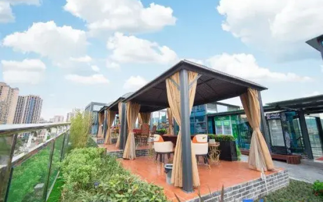 Shehong Xinyue Riverside Holiday Hotel