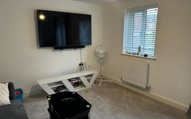 Charming 2-bedroom House Rental in Newport, UK