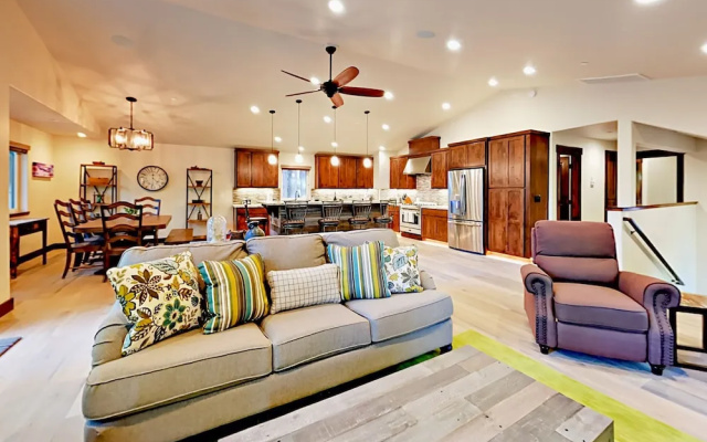 1183 Prospector Trl Home