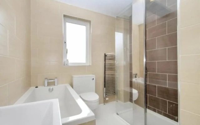Stunning 4-bed House in Gidea Park