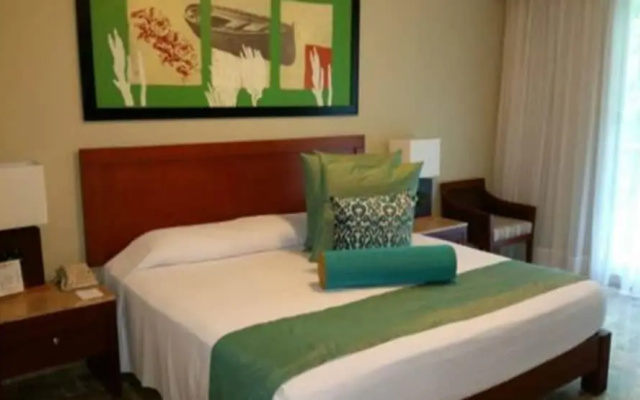 Grand Ocean Breeze Acapulco