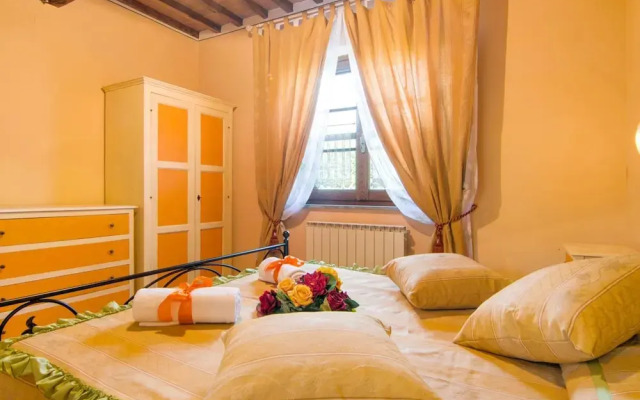 Snug Farmhouse in Castiglione del Lago with Pool