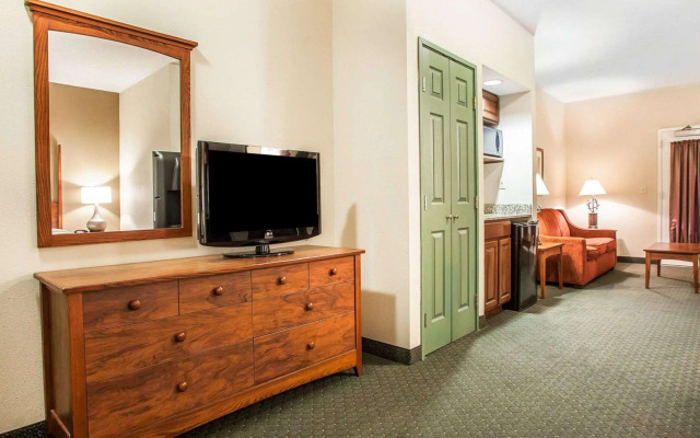 Comfort Suites Milwaukee Airport