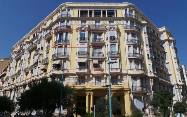2 Pieces, Centre Ville, 50 Metres Plages Et Mer.
