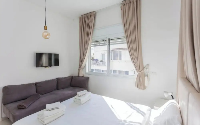 2 bedroom apartment by Hilton Beach