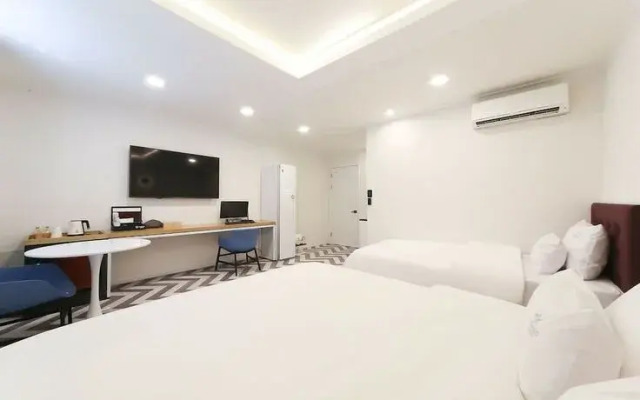 Yangsan Candeo Hotel