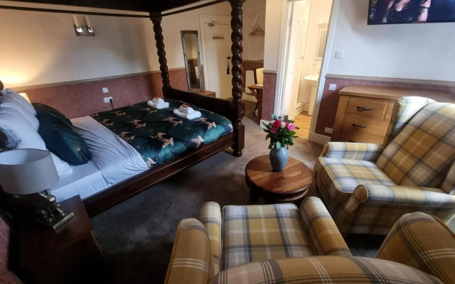 Roy Bridge Hotel